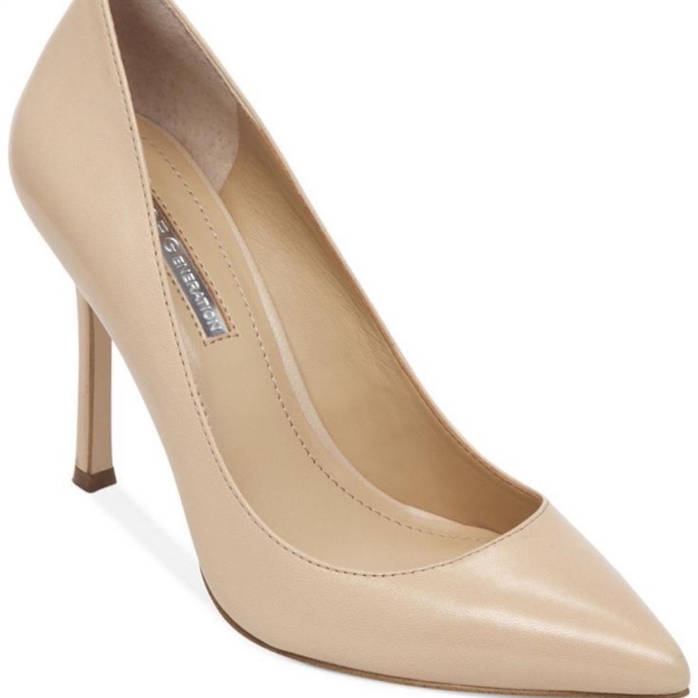 BRAND NEW IN BOX!! BCBGeneration (Treasure) Nude, 4” Closed-Toe Heels
